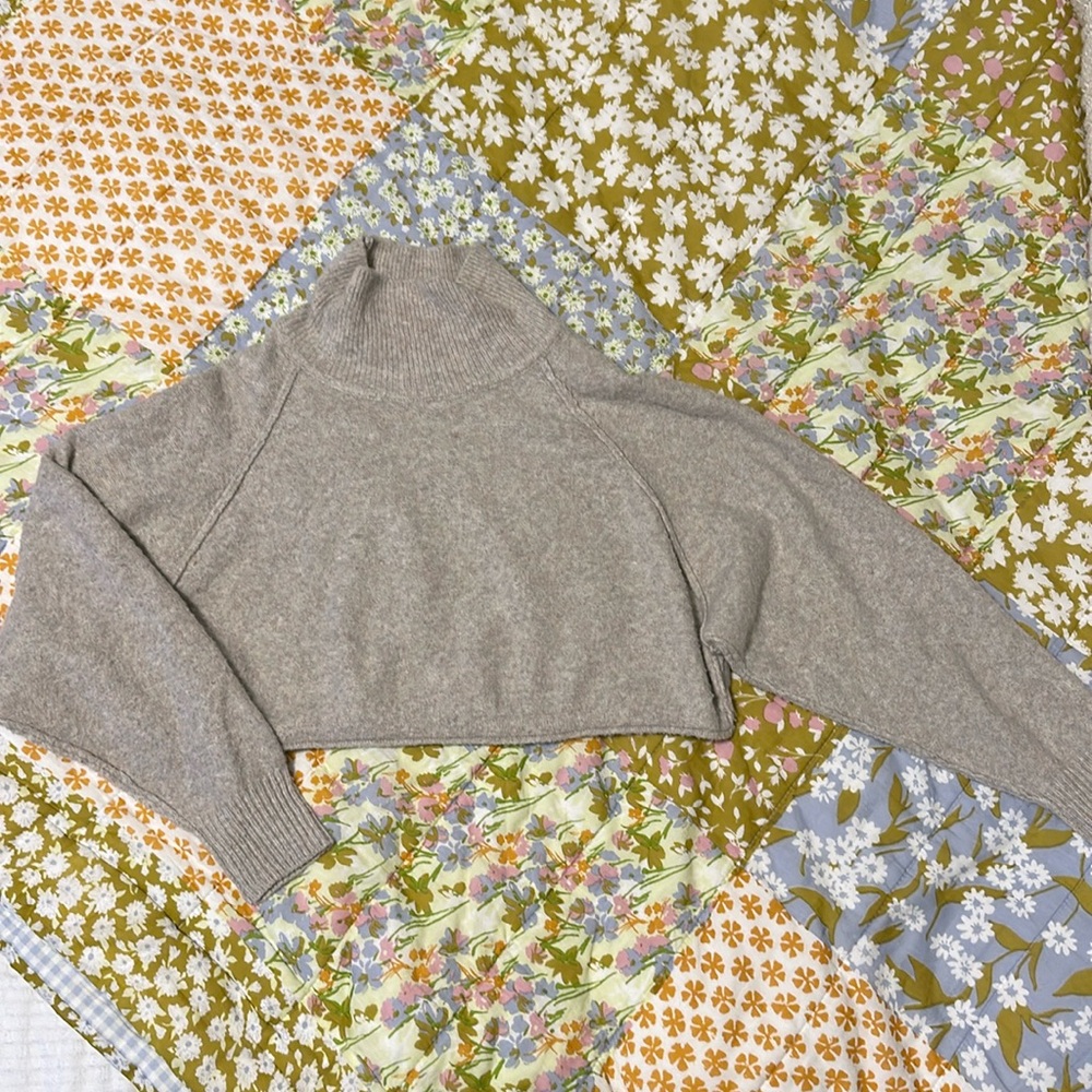 Urban super cropped cream sweater